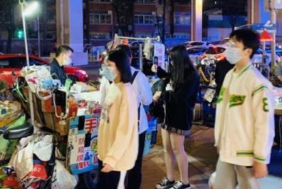 现在出去摆摊还能赚钱么？我想出去摆摊你有什么建议呢？