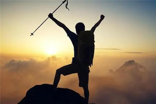 你一定要努力拼搏！能帮助你的根本没有多少人！配图