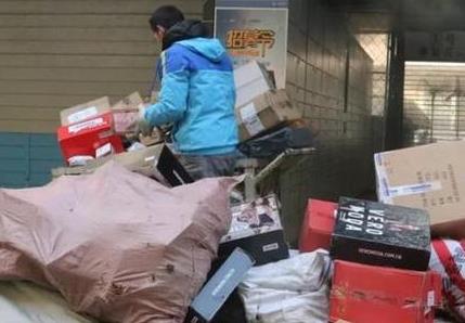 送外卖好还是送快递好?干什么能收入月入过万呢?配图 送外卖好还是送快递好?干什么能收入月入过万呢?配图