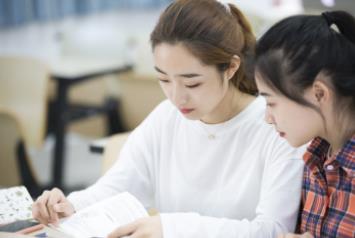 普通的大学生在校期间学习重要还是做点副业重要？配图